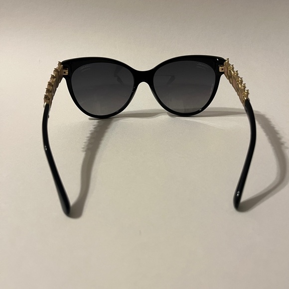 CHANEL Crystal Pearl Cat Eye Polarized Sunglasses - Picture 7 of 15